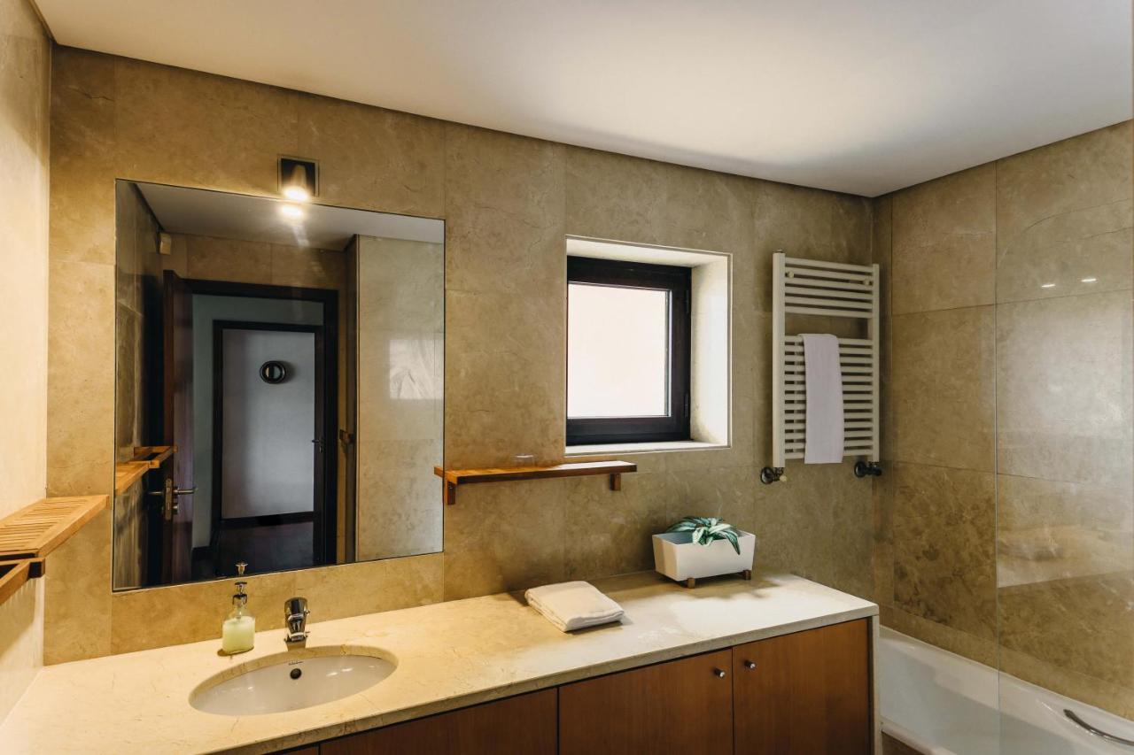 Riverfront Haven Family'S Choice With Free Garage Porto Luaran gambar